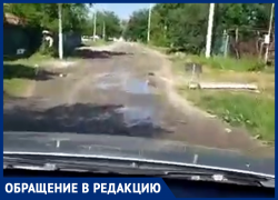 Очень глубокие ямы, не то что ехать, там идти невозможно Очень глубокие ямы, не то что ехать, там идти невозможно