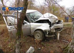 В Крымском районе двое подростков угнали автомобиль  и врезались в дерево