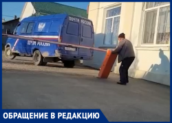 В Крымском районе водитель “Почты России” сбил шлагбаум возле Дома культуры