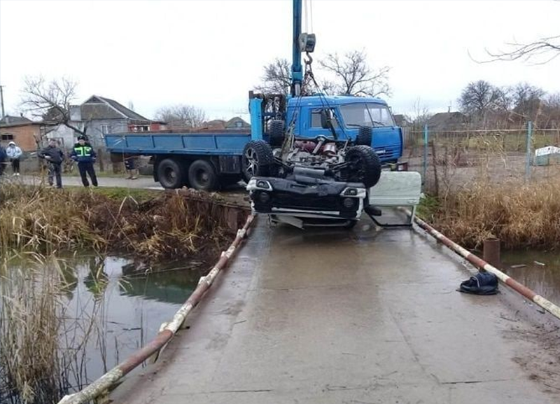 В Славянском районе «Нива» опрокинулась в водоем. Водитель погиб
