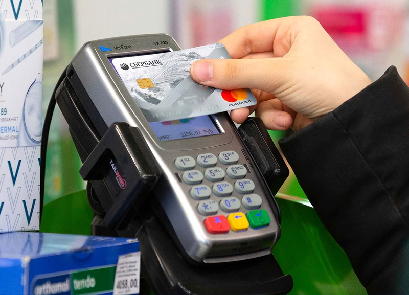 В Крымске мужчина нашел банковскую карту и девять раз расплатился ею в разных магазинах