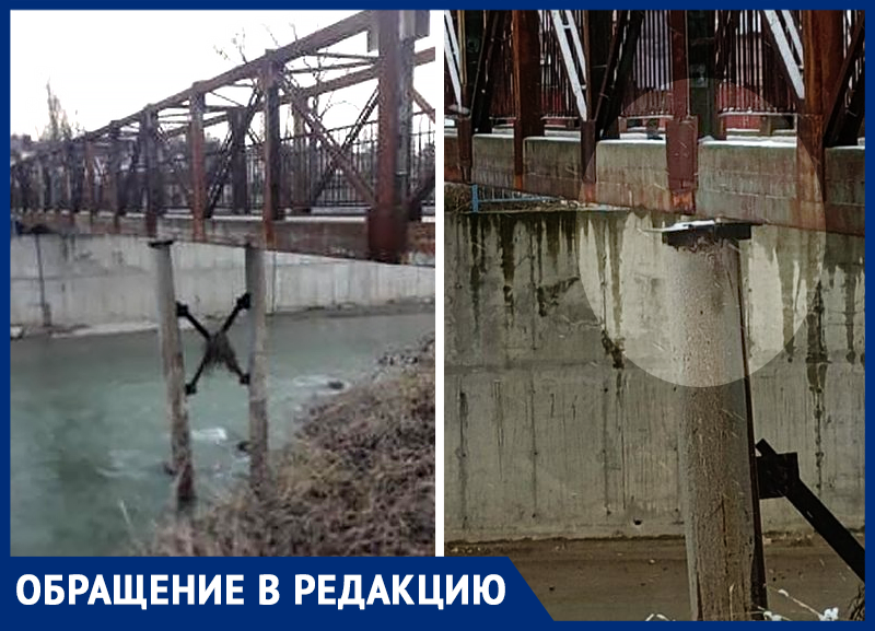 В Крымске во время паводка отошла одна из опор пешеходного моста