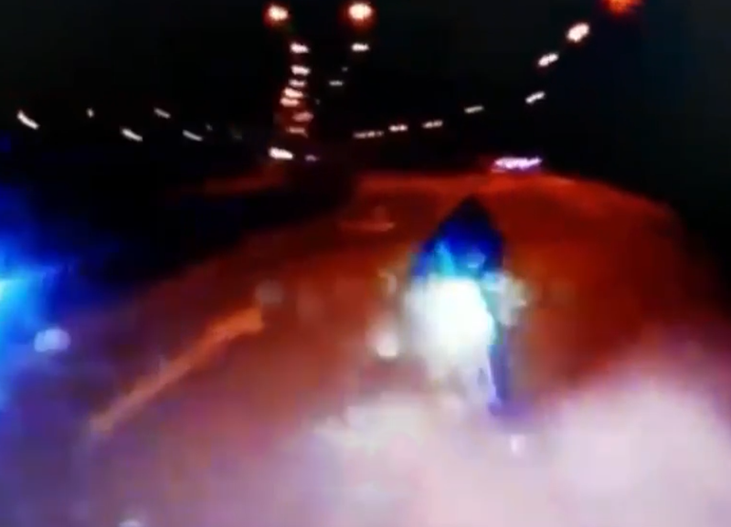 Момент ДТП, в котором погиб мотоциклист, попал в объектив видеорегистратора